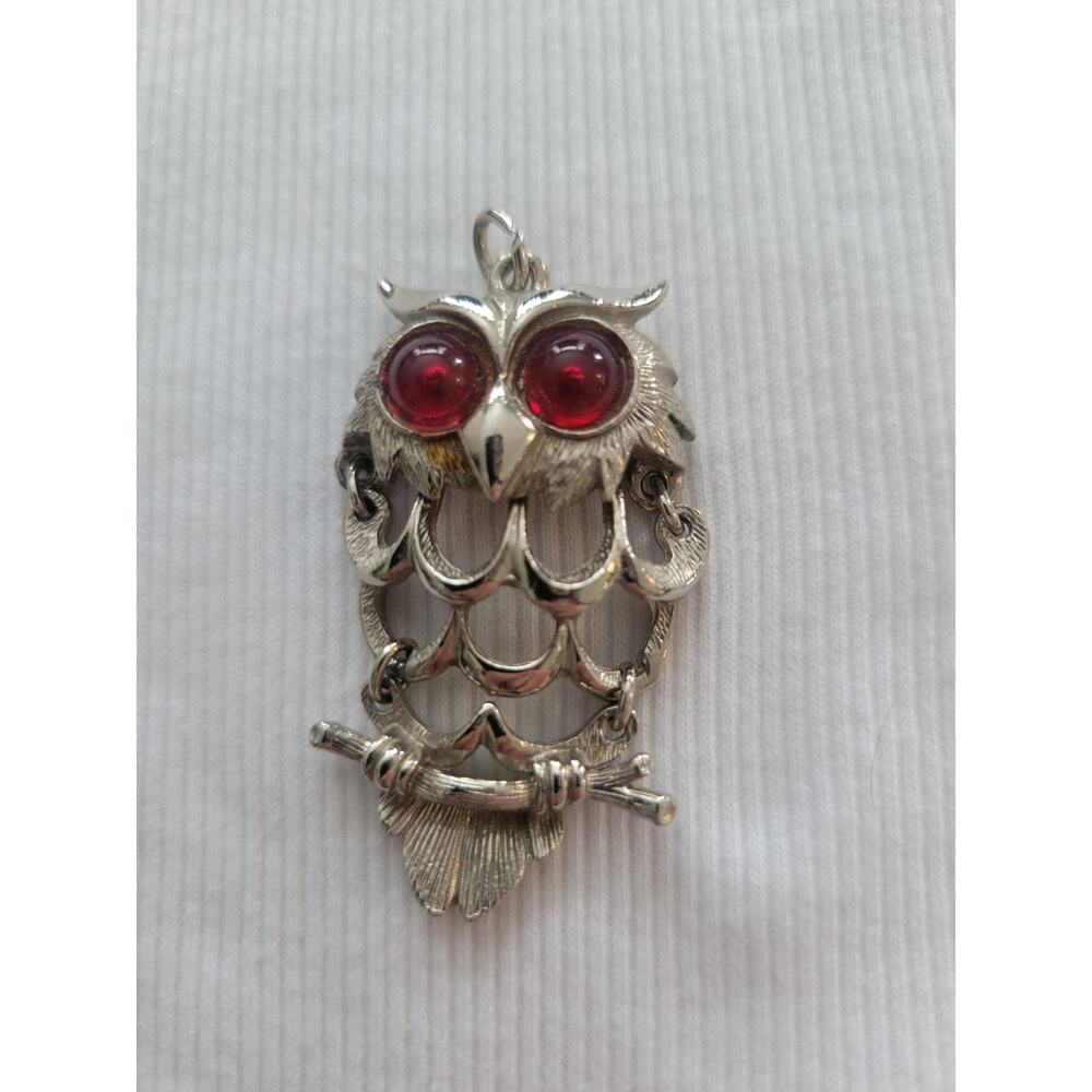 Vintage Silver Tone Owl Pin or Brooch with Large Red Eyes - Picture 5 of 7